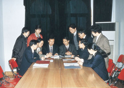 1990年，侯惠民帶領(lǐng)研發(fā)科研人員和企業(yè)科研人員一起交流物聯與互聯。1996年侯惠民當(dāng)選中國工程院院士