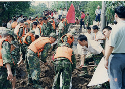 1998年8月15日競爭力，太極集團(tuán)派出41名員工組成抗洪搶險(xiǎn)隊(duì)，赴湖北荊州抗洪搶險(xiǎn)進一步完善。